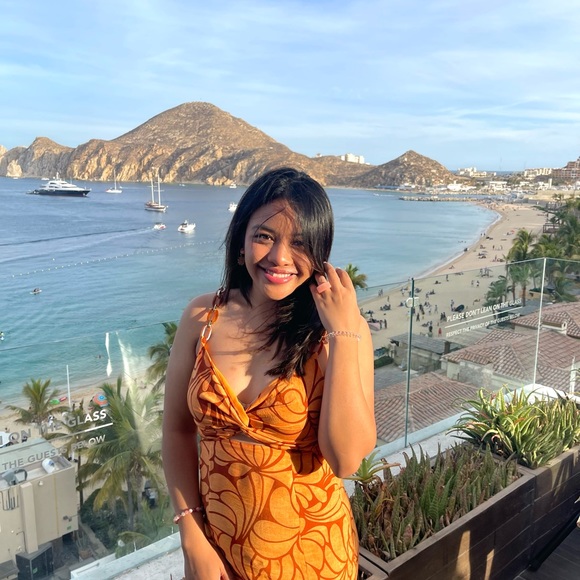 Poshmark profile picture for @ails